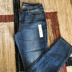 Old Navy Mid Rise Curvy Skinny Jean